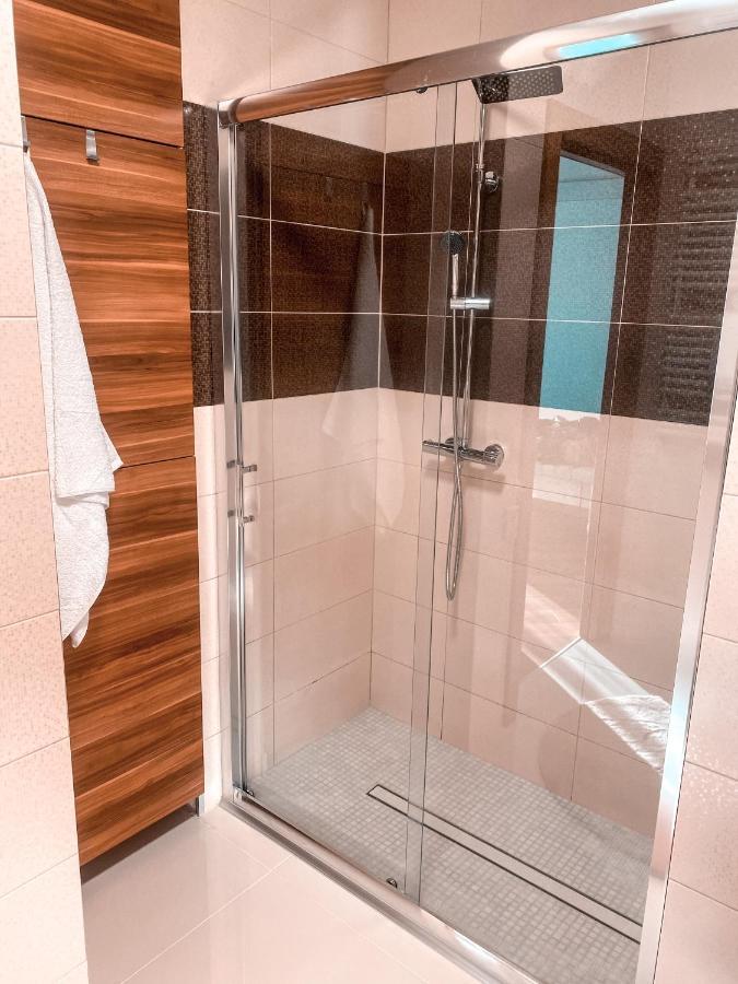 Apartament Solna 80 - Centrum Miasta Z Podziemnym Garazem Kielce Buitenkant foto