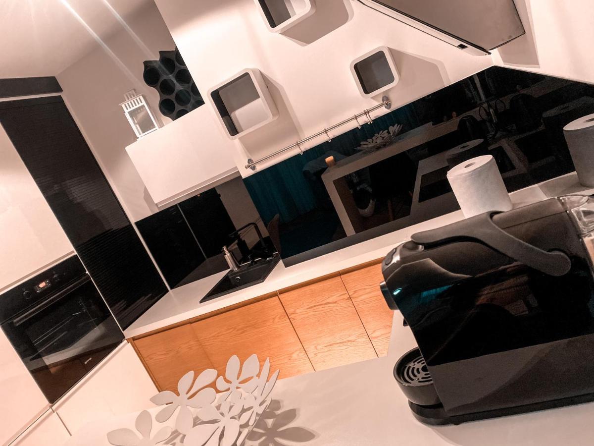 Apartament Solna 80 - Centrum Miasta Z Podziemnym Garazem Kielce Buitenkant foto